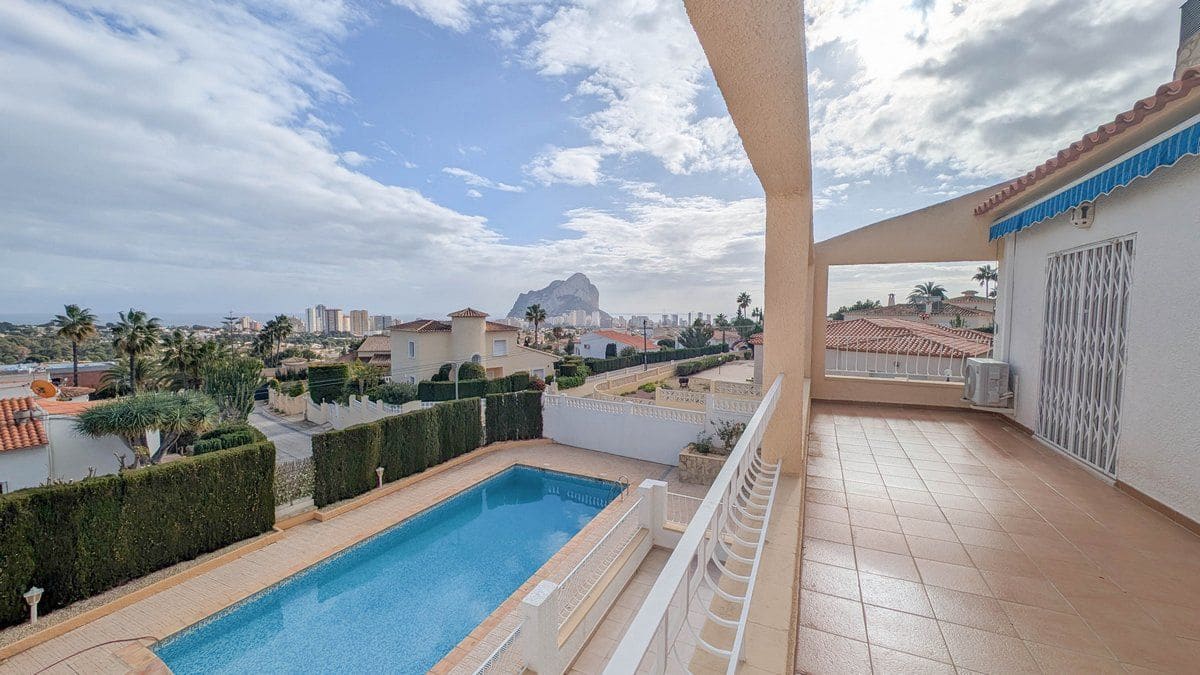 7 sovrum Villa till salu i Calpe / Calp med pool garage - 850 000 € (Ref: 7738599)