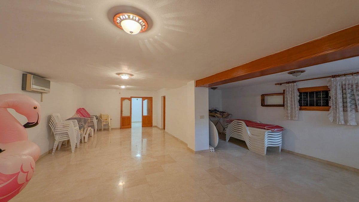 7 sovrum Villa till salu i Calpe / Calp med pool garage - 850 000 € (Ref: 7738599)