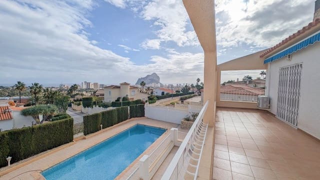 7 sovrum Villa till salu i Calpe / Calp med pool garage - 850 000 € (Ref: 7738599)
