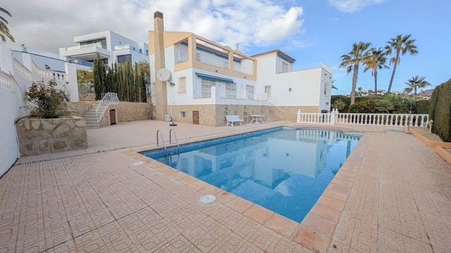 7 sovrum Villa till salu i Calpe / Calp med pool garage - 850 000 € (Ref: 7738599)