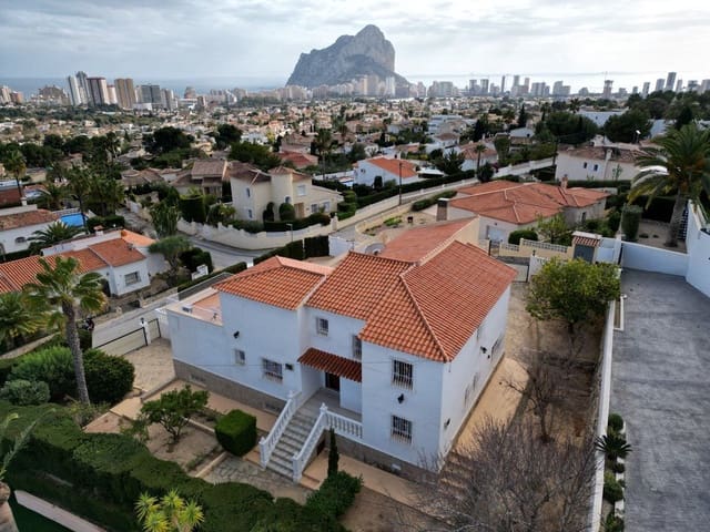7 sovrum Villa till salu i Calpe / Calp med pool garage - 850 000 € (Ref: 7738599)
