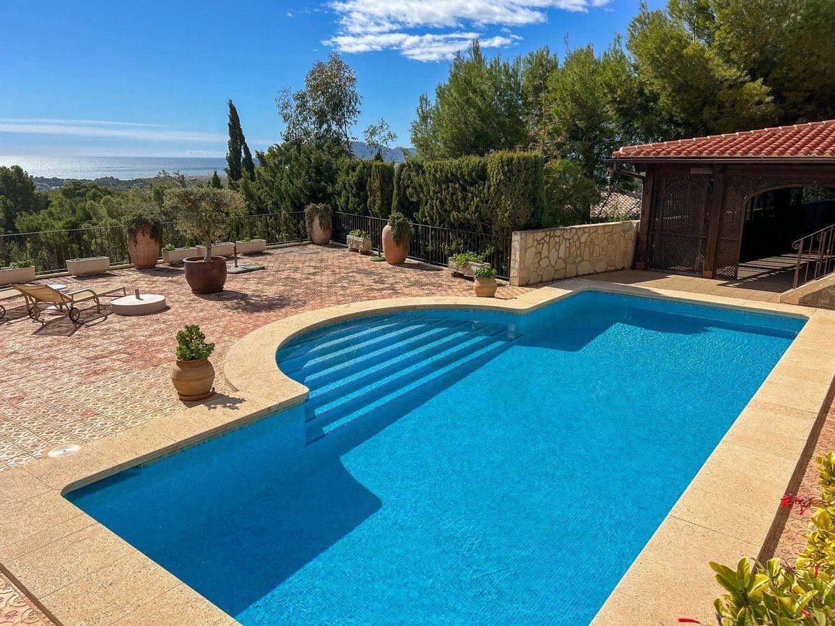 Chalet de 5 habitaciones en Altea en venta con piscina garaje - 1.375.000 € (Ref: 8013787)