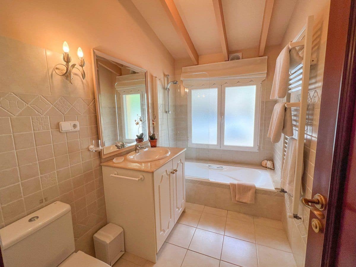 Chalet de 5 habitaciones en Altea en venta con piscina garaje - 1.375.000 € (Ref: 8013787)