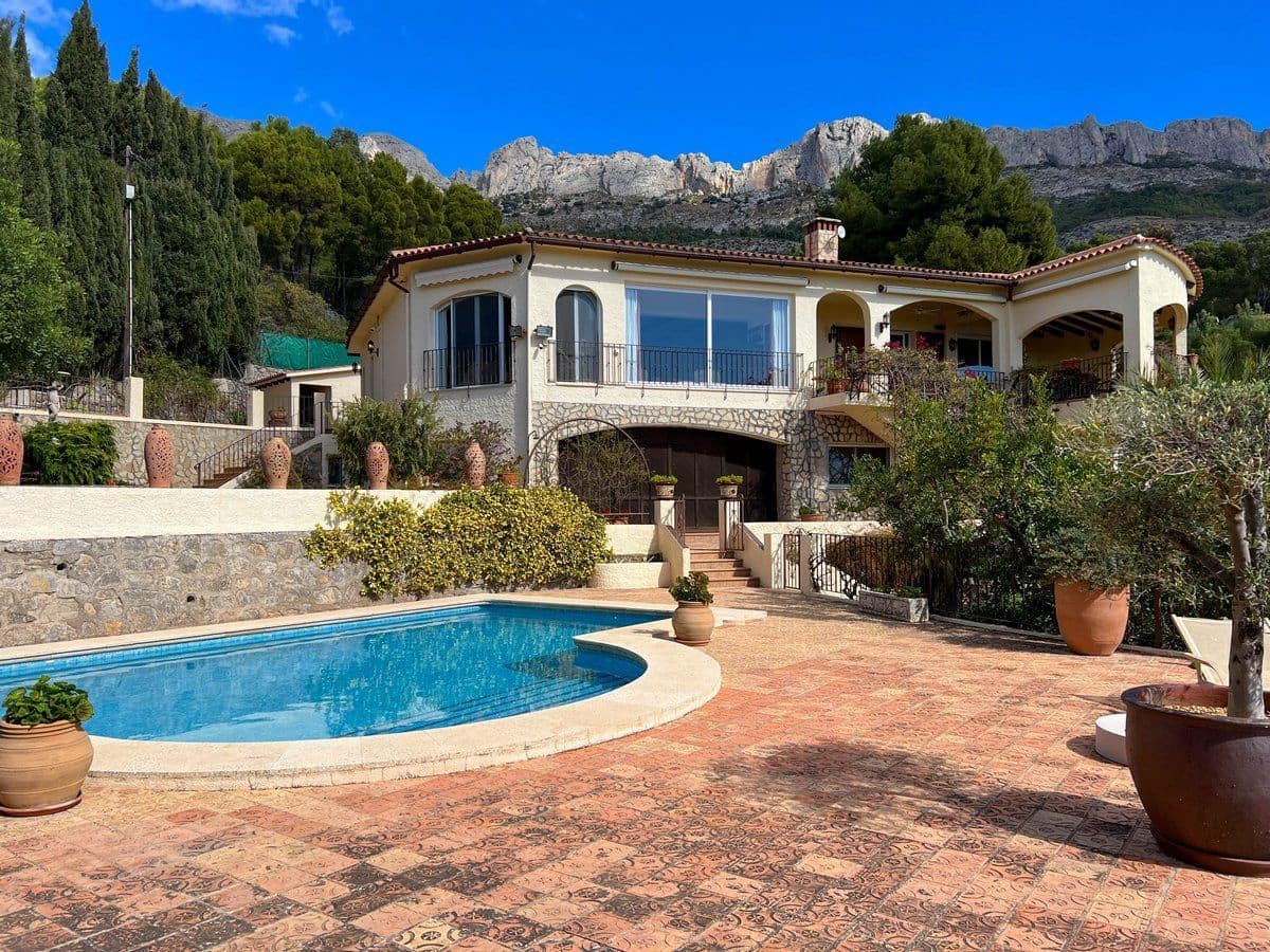 Chalet de 5 habitaciones en Altea en venta con piscina garaje - 1.375.000 € (Ref: 8013787)