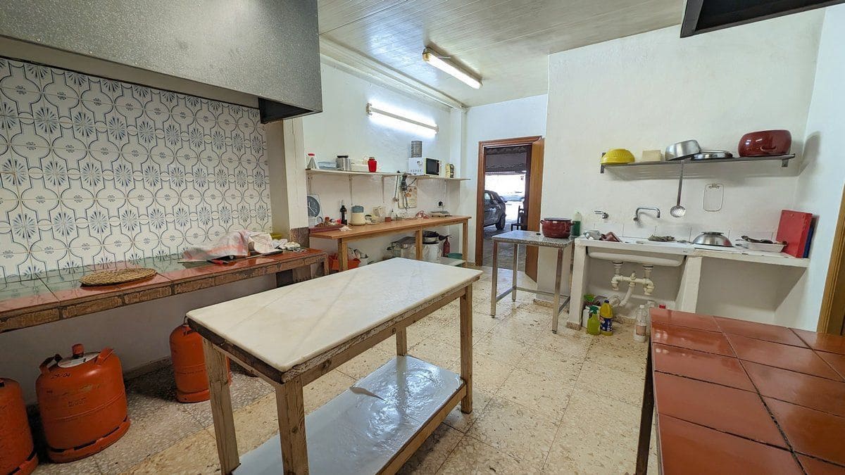 Erhverv til salg i Calpe / Calp med garage - € 390.000 (Ref: 8026525)