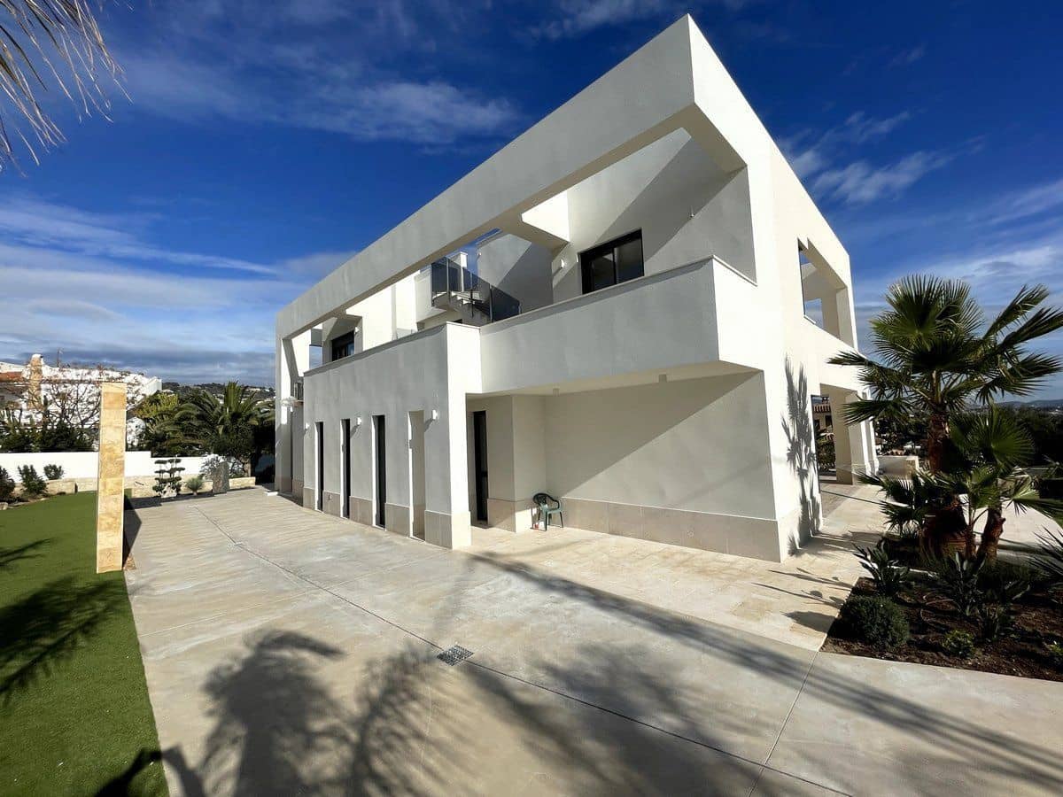 4 bedroom Villa for sale in Benissa with pool - € 2,260,000 (Ref: 8770008)