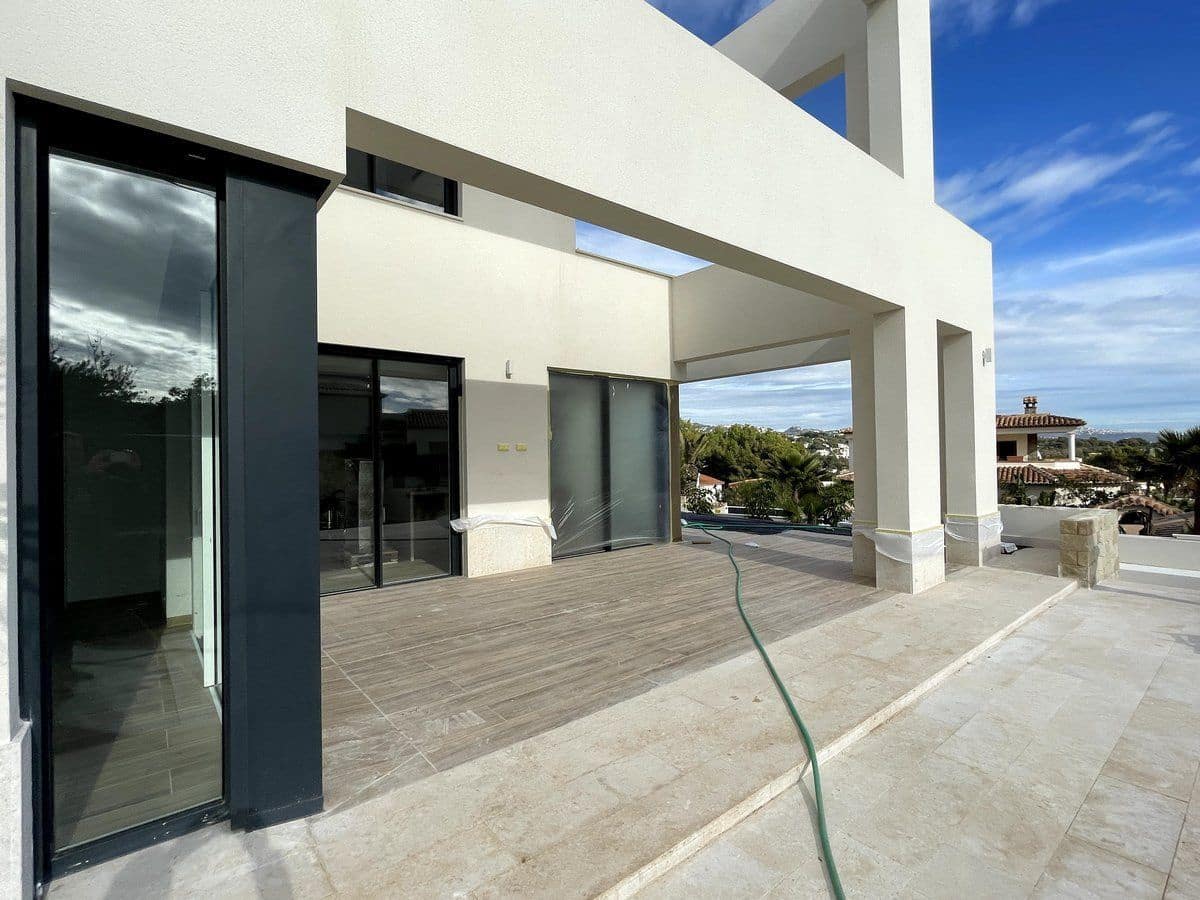 4 bedroom Villa for sale in Benissa with pool - € 2,260,000 (Ref: 8770008)