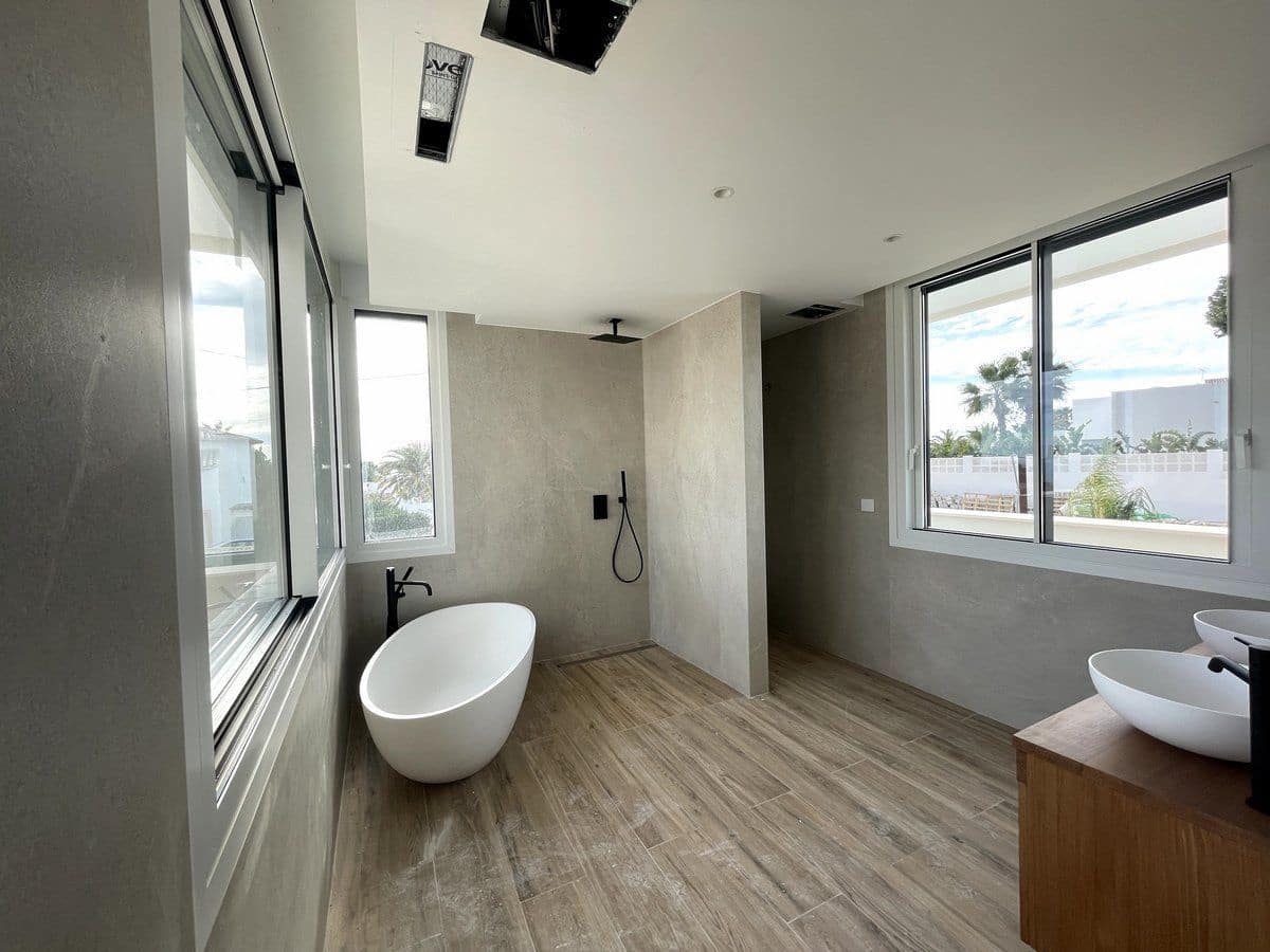 4 bedroom Villa for sale in Benissa with pool - € 2,260,000 (Ref: 8770008)