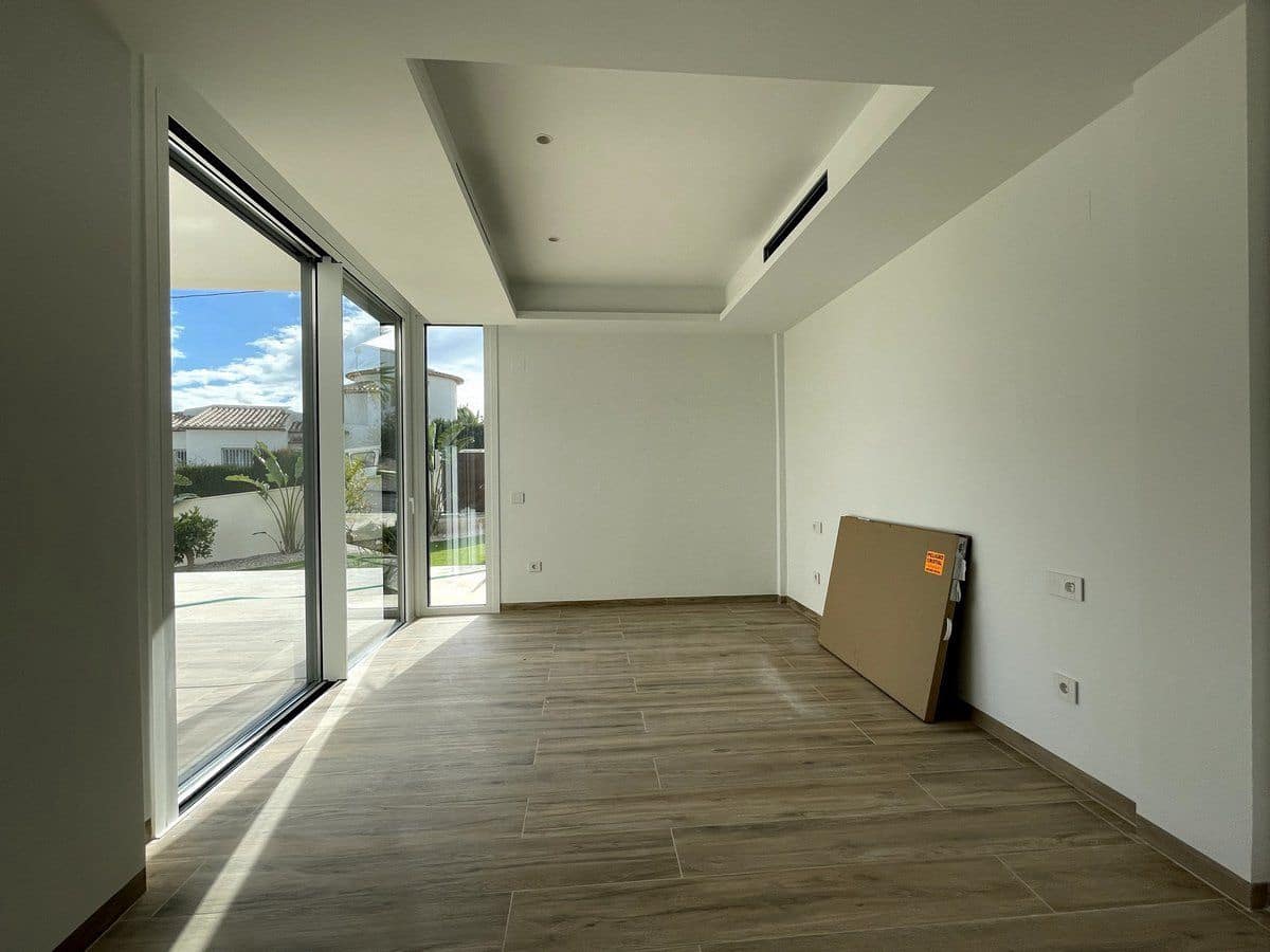 4 bedroom Villa for sale in Benissa with pool - € 2,260,000 (Ref: 8770008)