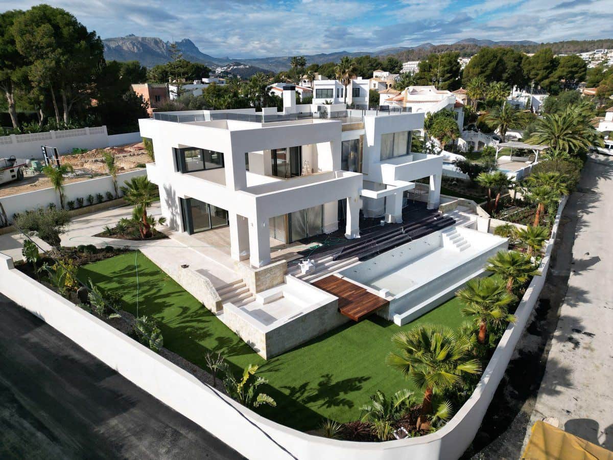 4 bedroom Villa for sale in Benissa with pool - € 2,260,000 (Ref: 8770008)