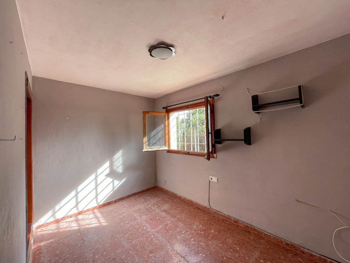 6 bedroom Villa for sale in Benissa with garage - € 690,000 (Ref: 8848762)