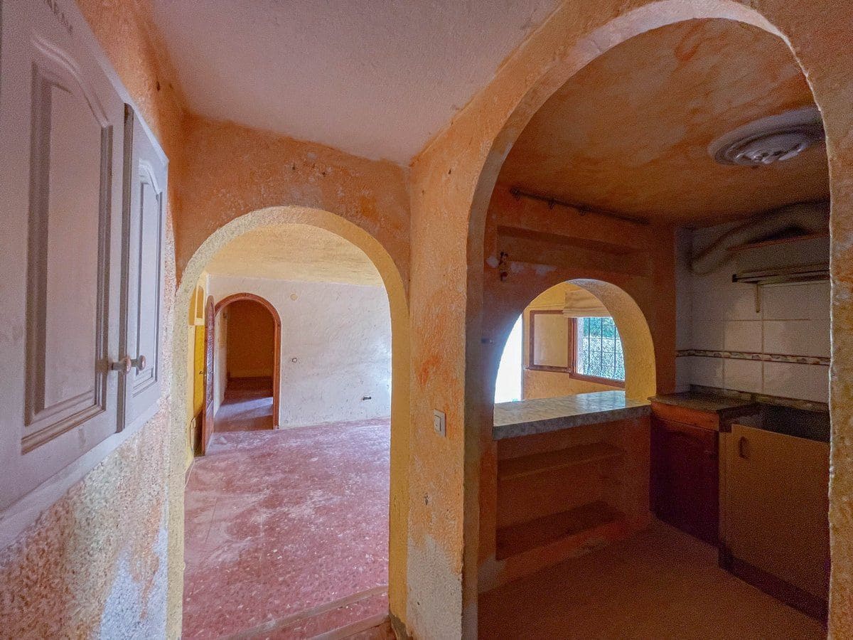 6 bedroom Villa for sale in Benissa with garage - € 690,000 (Ref: 8848762)