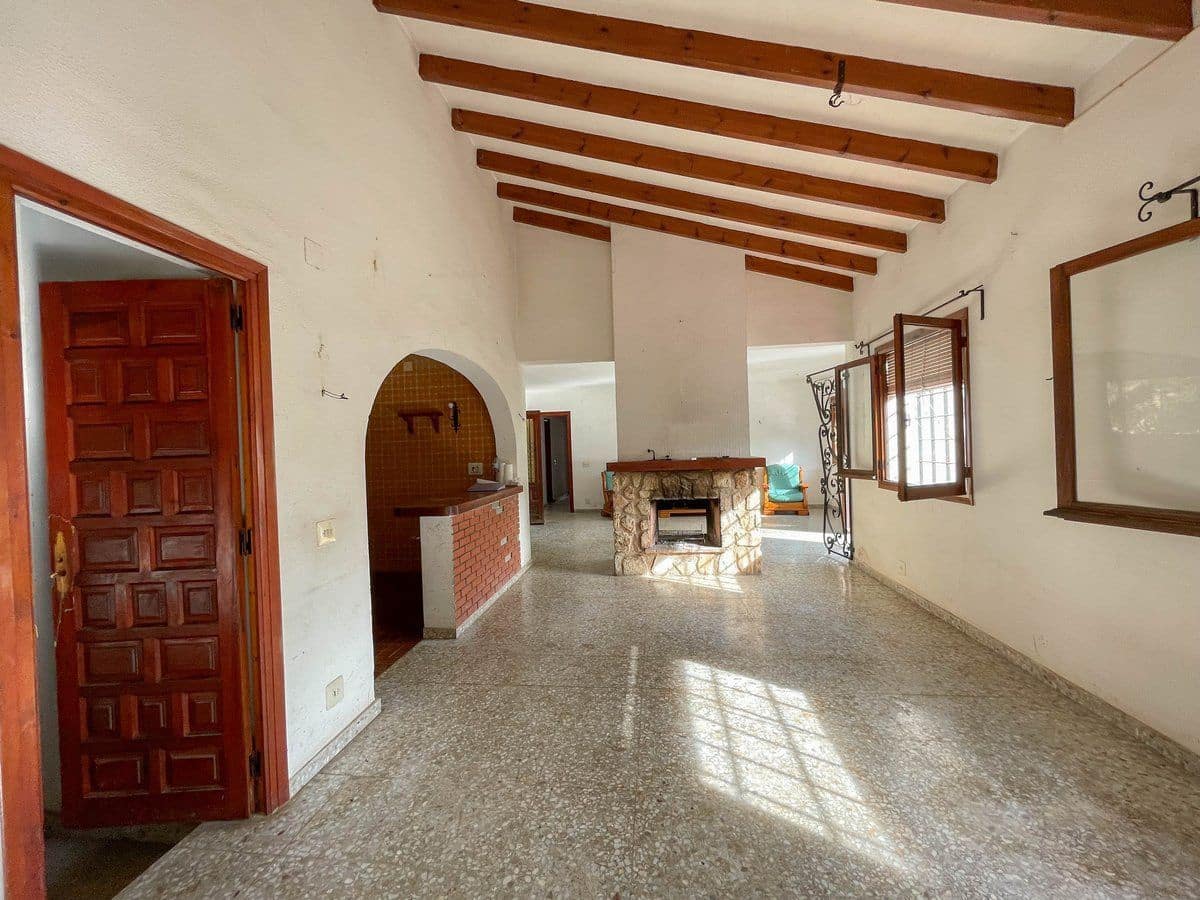 6 bedroom Villa for sale in Benissa with garage - € 690,000 (Ref: 8848762)