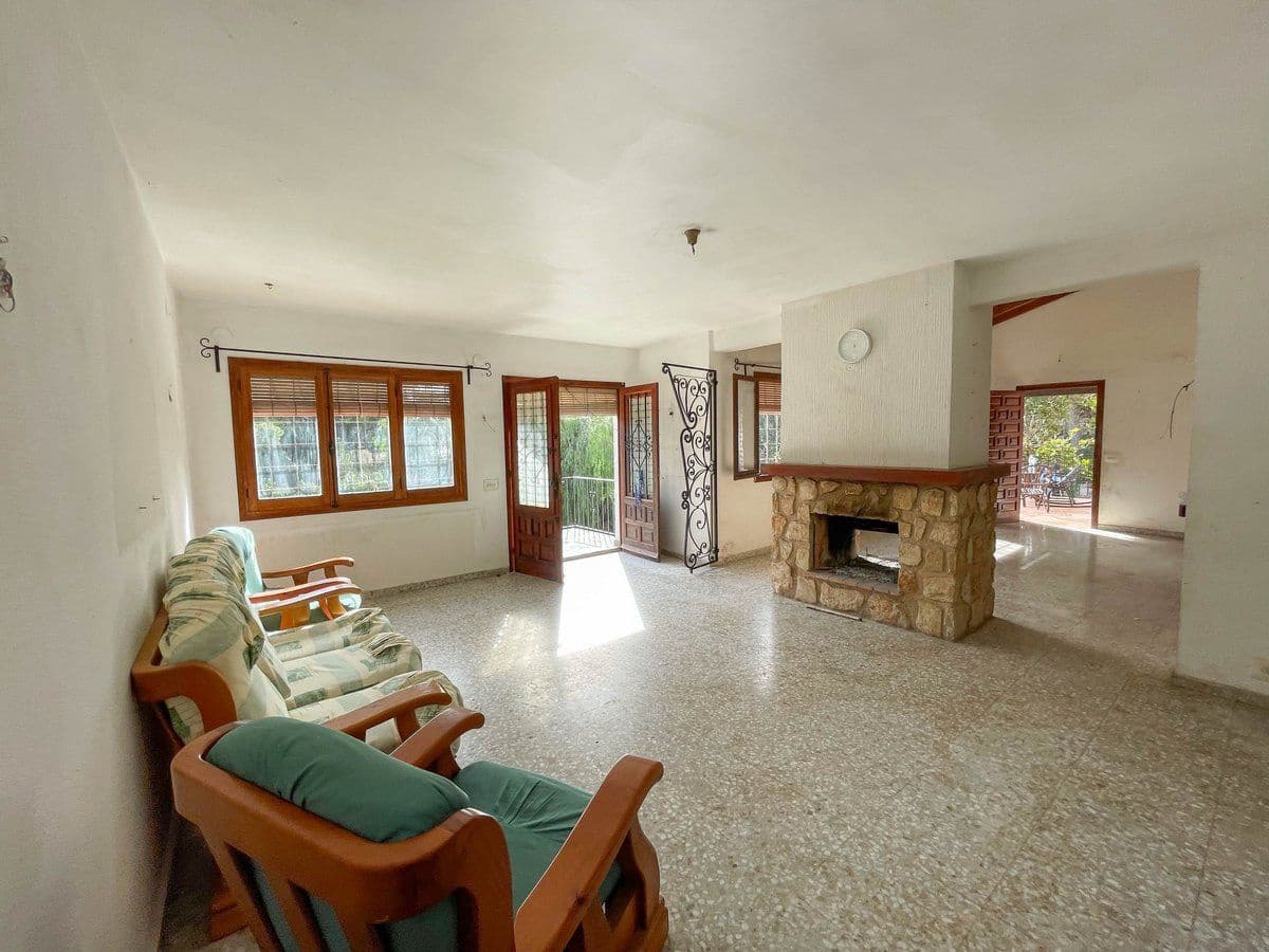 6 bedroom Villa for sale in Benissa with garage - € 690,000 (Ref: 8848762)