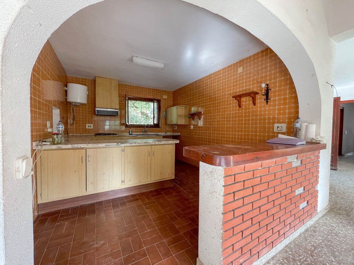 6 bedroom Villa for sale in Benissa with garage - € 690,000 (Ref: 8848762)