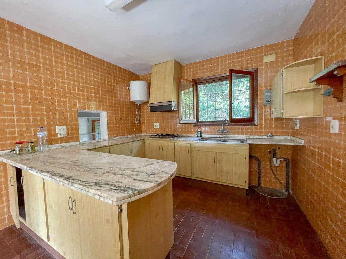 6 bedroom Villa for sale in Benissa with garage - € 690,000 (Ref: 8848762)