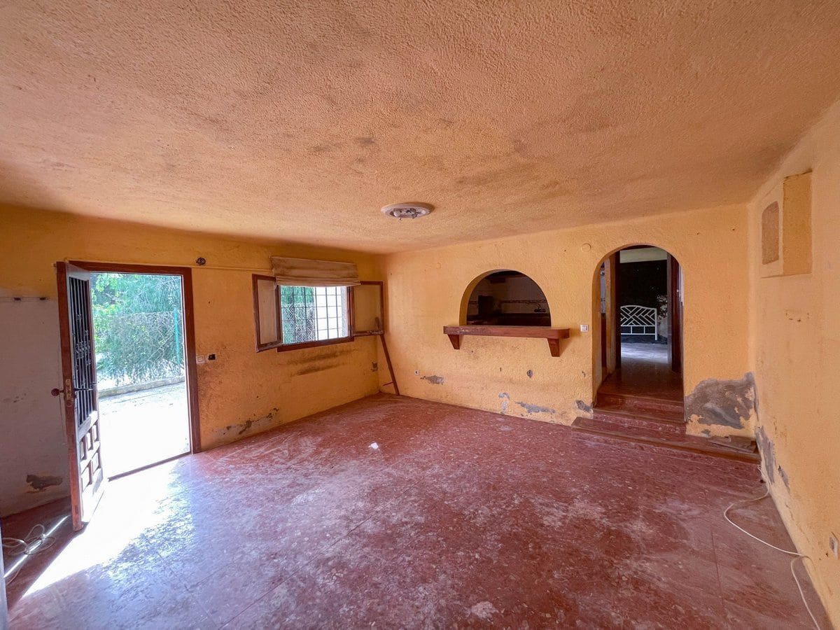 6 bedroom Villa for sale in Benissa with garage - € 690,000 (Ref: 8848762)