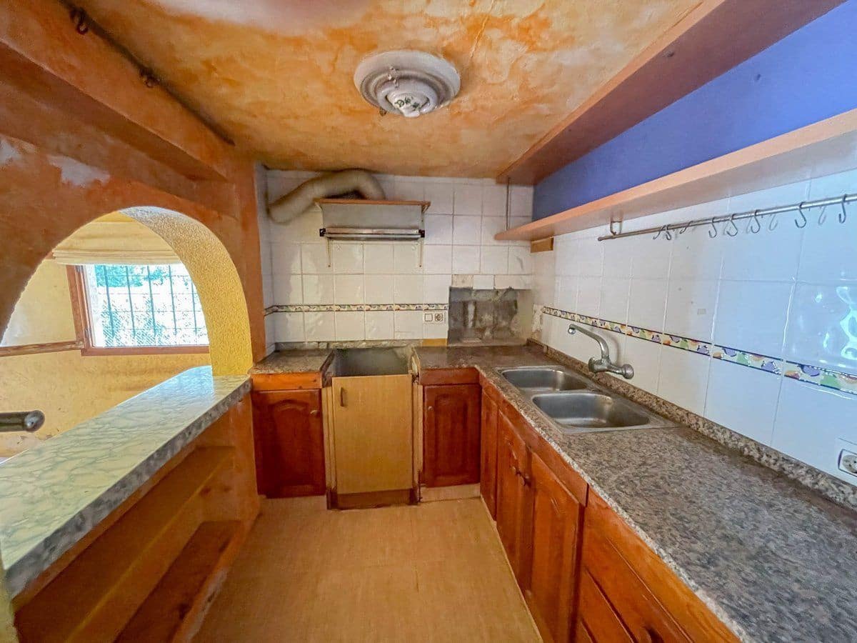 6 bedroom Villa for sale in Benissa with garage - € 690,000 (Ref: 8848762)