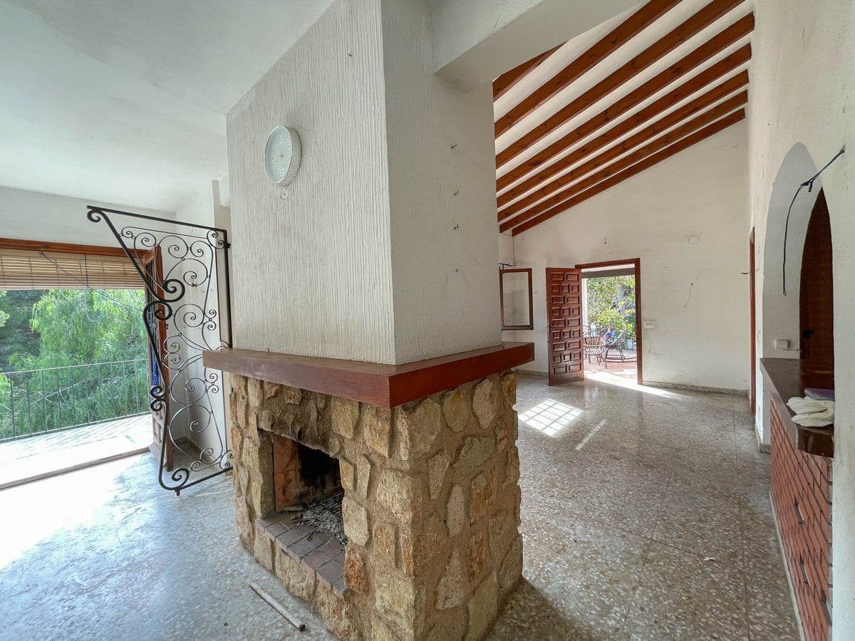 6 bedroom Villa for sale in Benissa with garage - € 690,000 (Ref: 8848762)