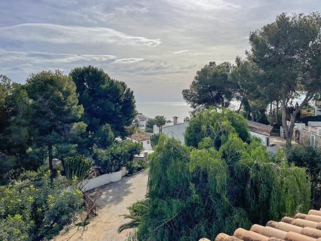 6 bedroom Villa for sale in Benissa with garage - € 690,000 (Ref: 8848762)