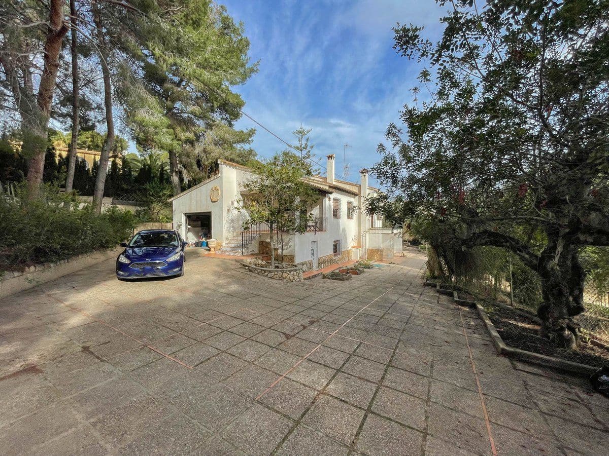 6 bedroom Villa for sale in Benissa with garage - € 690,000 (Ref: 8848762)