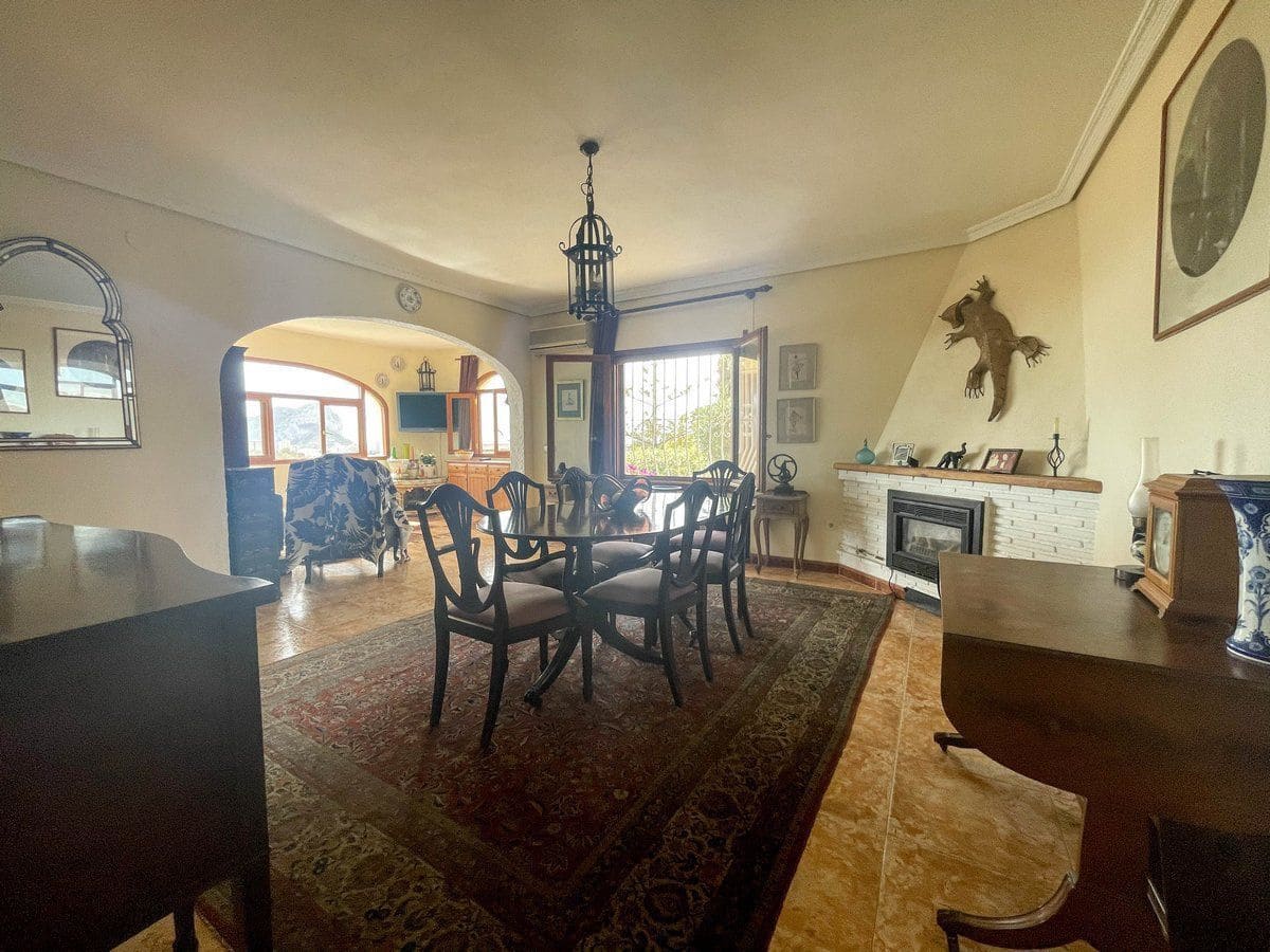 3 bedroom Villa for sale in Calpe / Calp with pool garage - € 490,000 (Ref: 8881320)