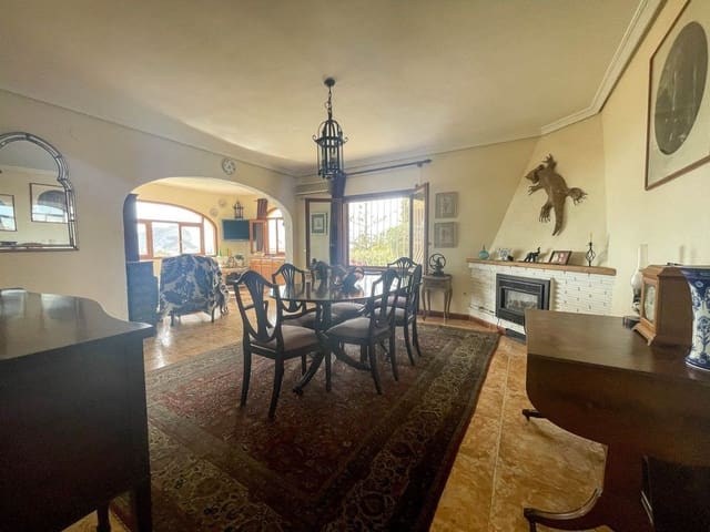 3 bedroom Villa for sale in Calpe / Calp with pool garage - € 490,000 (Ref: 8881320)