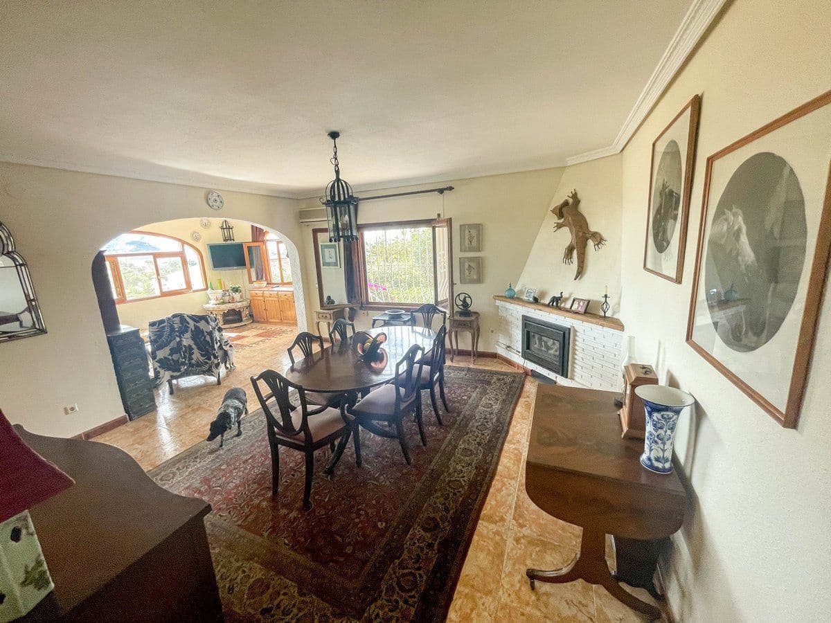 3 bedroom Villa for sale in Calpe / Calp with pool garage - € 490,000 (Ref: 8881320)