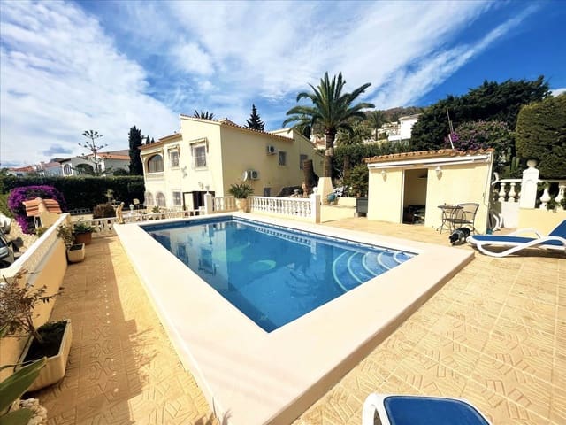 3 bedroom Villa for sale in Calpe / Calp with pool garage - € 490,000 (Ref: 8881320)
