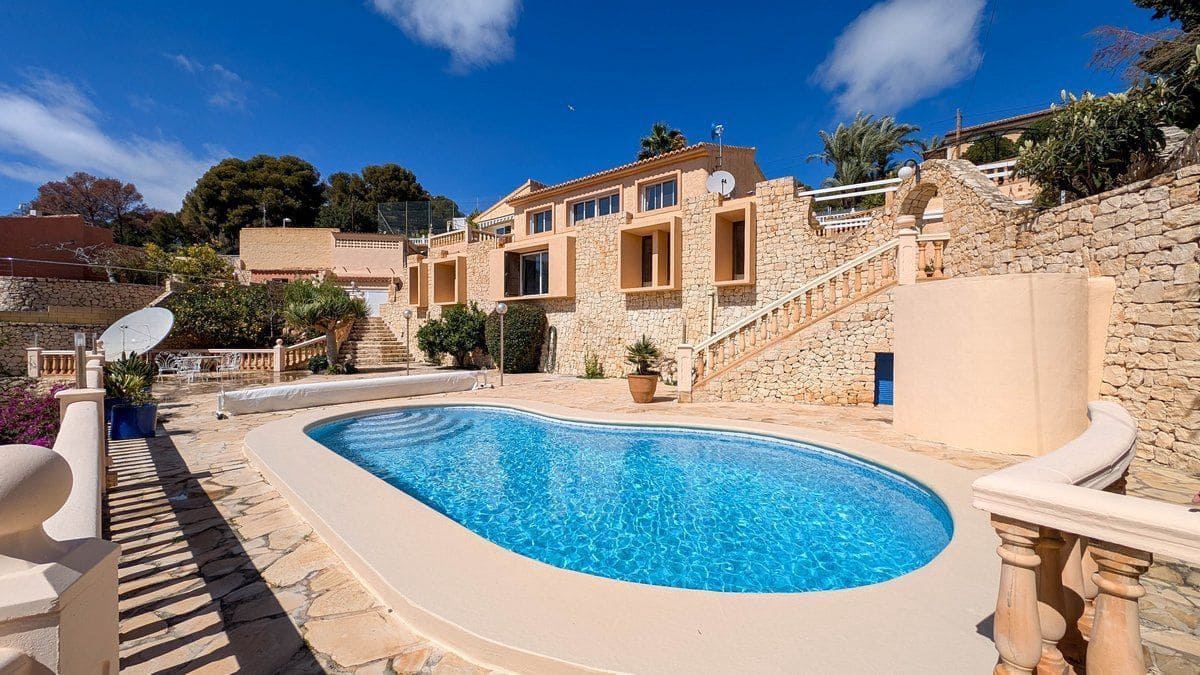 4 soverom Villa til salgs i Calpe / Calp med svømmebasseng garasje - € 899 000 (Ref: 8892130)