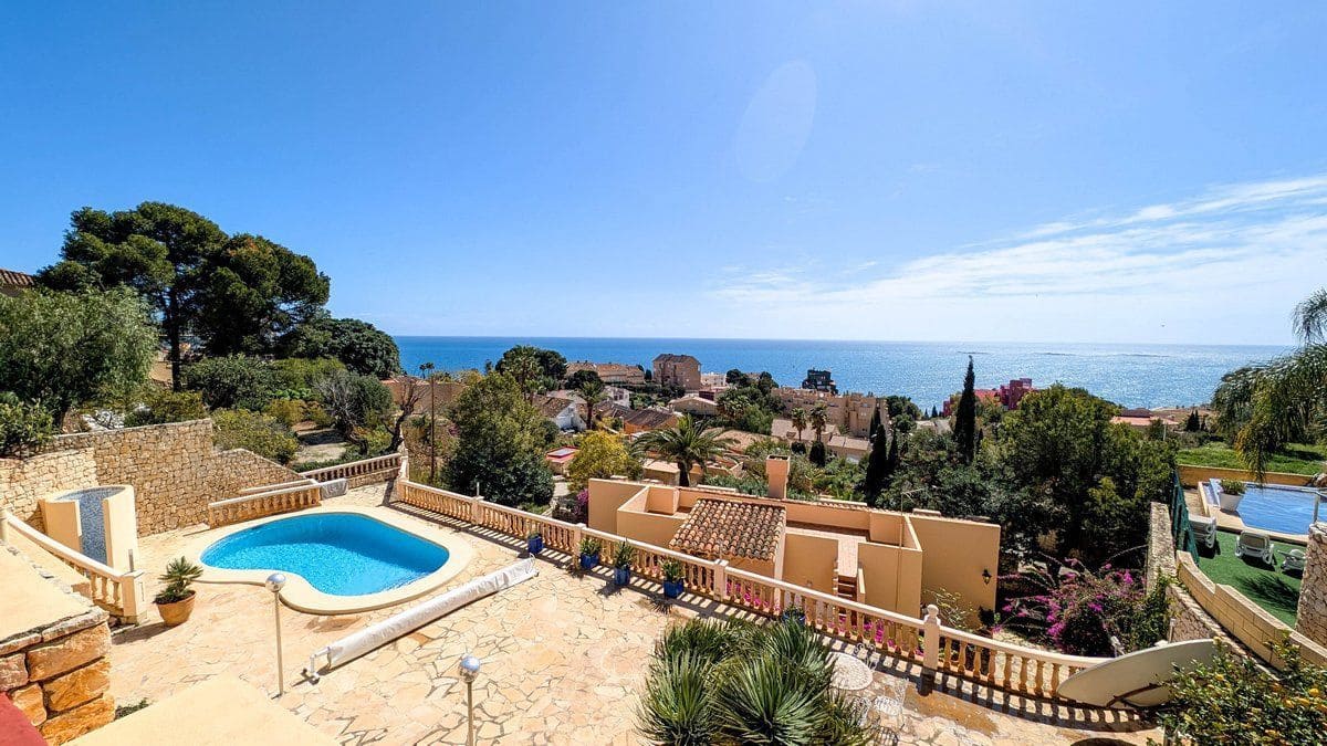4 soverom Villa til salgs i Calpe / Calp med svømmebasseng garasje - € 899 000 (Ref: 8892130)