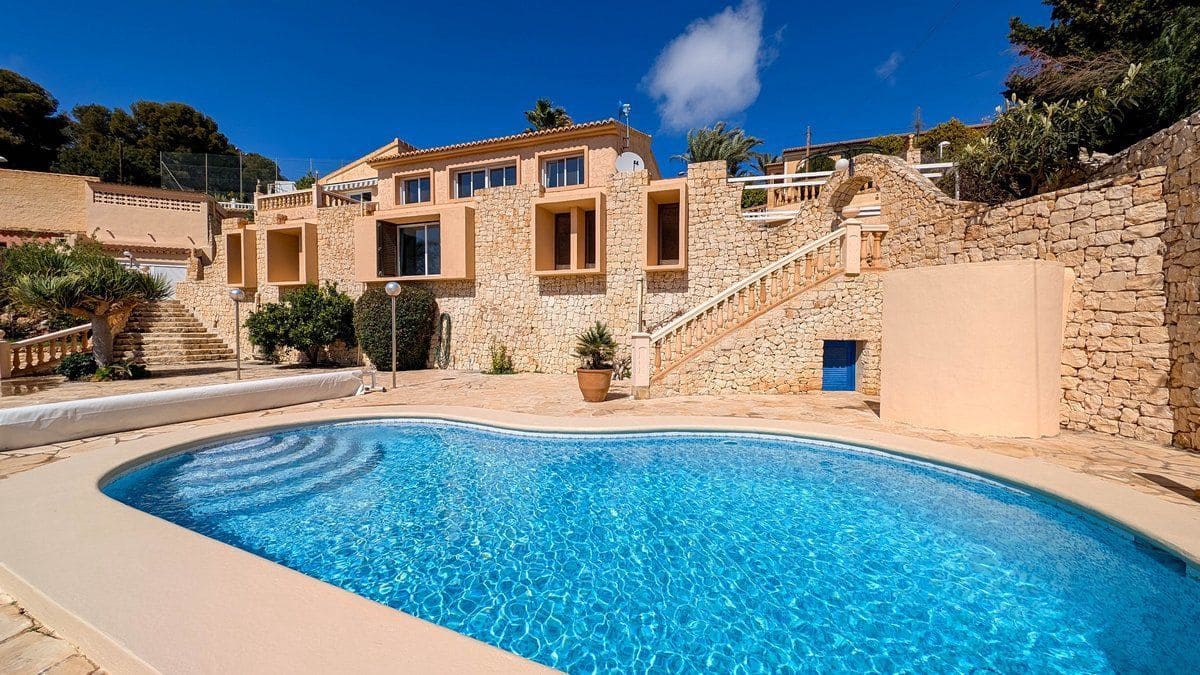 4 soverom Villa til salgs i Calpe / Calp med svømmebasseng garasje - € 899 000 (Ref: 8892130)
