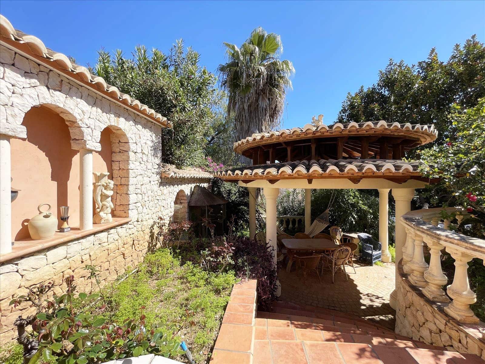 8 bedroom Villa for sale in Benissa with pool garage - € 995,000 (Ref: 8914797)