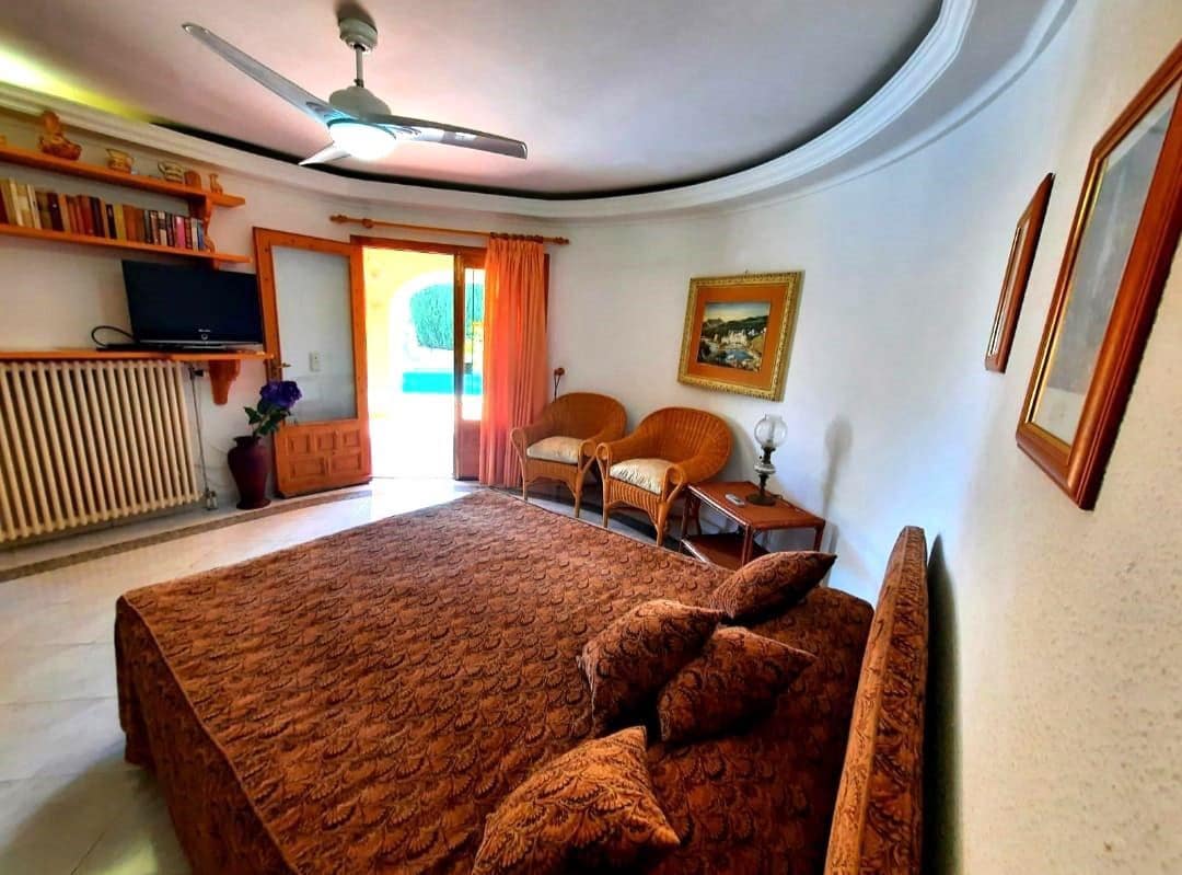 8 bedroom Villa for sale in Benissa with pool garage - € 995,000 (Ref: 8914797)