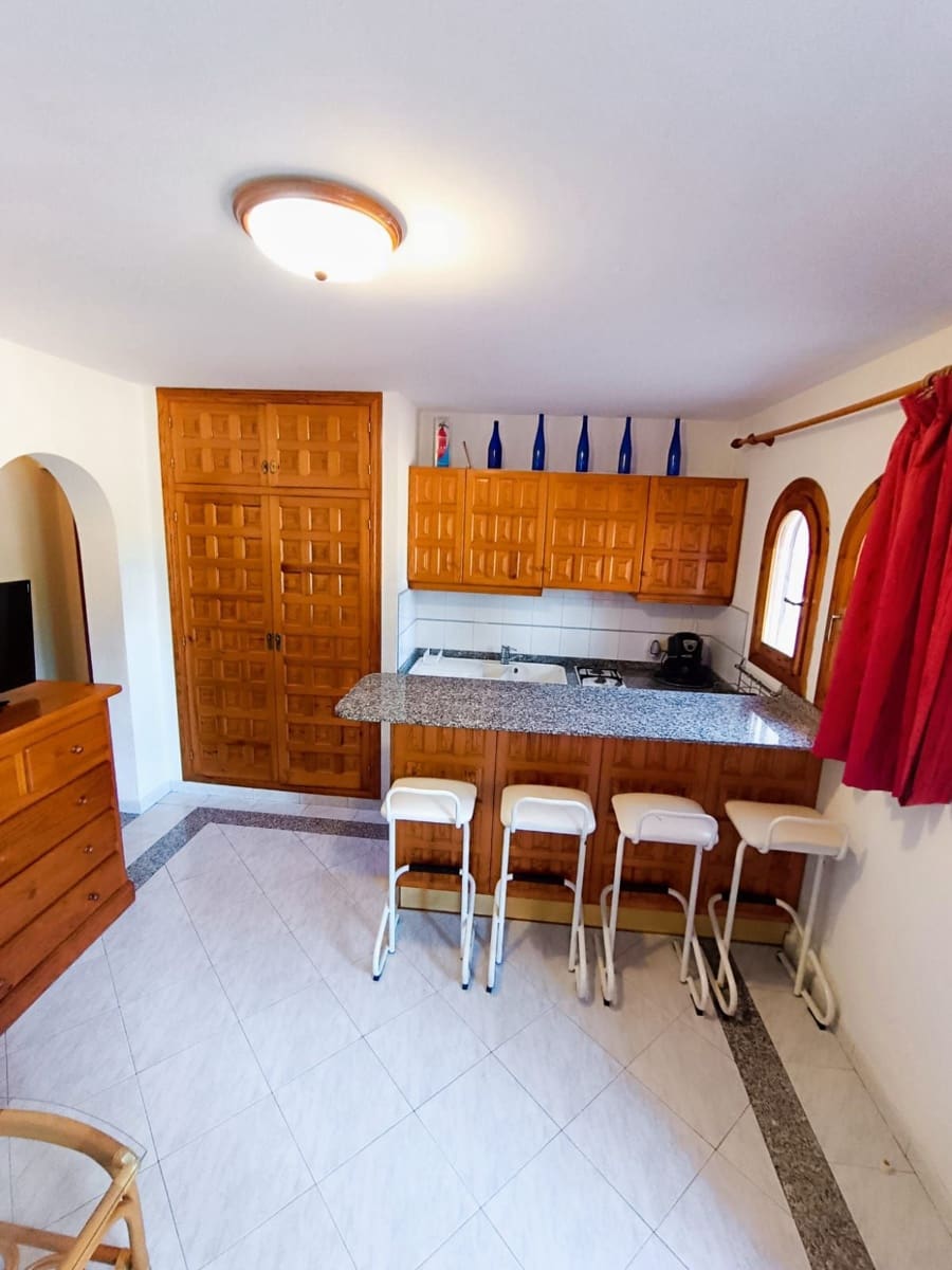 8 bedroom Villa for sale in Benissa with pool garage - € 995,000 (Ref: 8914797)