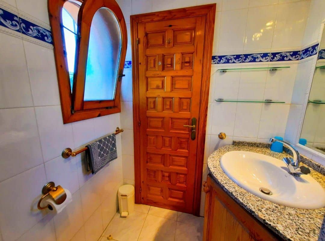 8 bedroom Villa for sale in Benissa with pool garage - € 995,000 (Ref: 8914797)