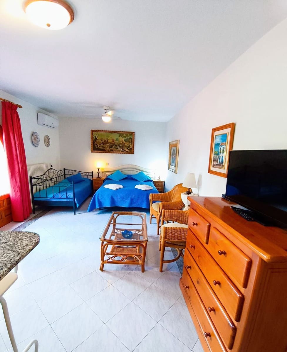 8 bedroom Villa for sale in Benissa with pool garage - € 995,000 (Ref: 8914797)