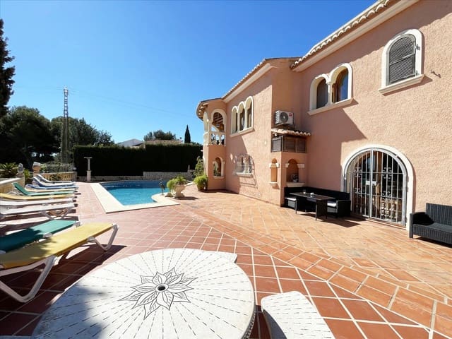 8 bedroom Villa for sale in Benissa with pool garage - € 995,000 (Ref: 8914797)