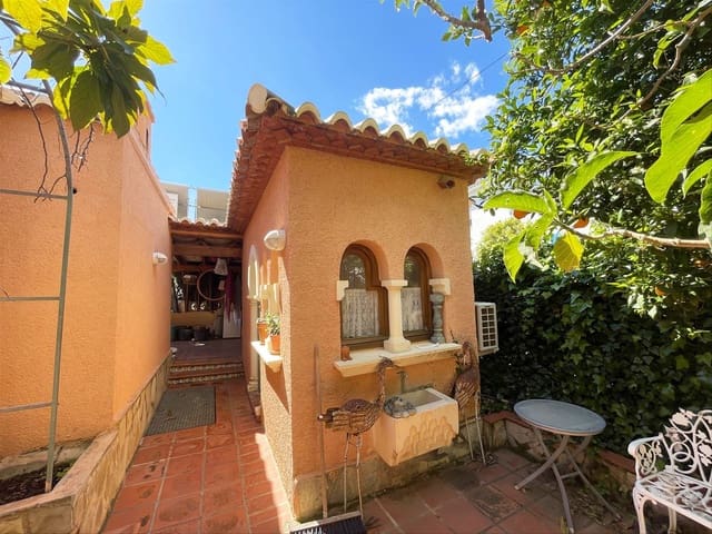 8 bedroom Villa for sale in Benissa with pool garage - € 995,000 (Ref: 8914797)