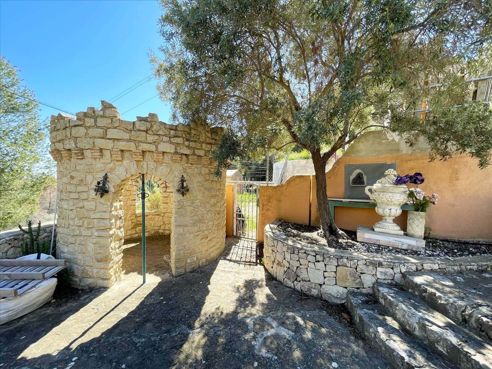 8 bedroom Villa for sale in Benissa with pool garage - € 995,000 (Ref: 8914797)