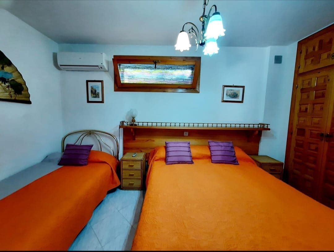 8 bedroom Villa for sale in Benissa with pool garage - € 995,000 (Ref: 8914797)