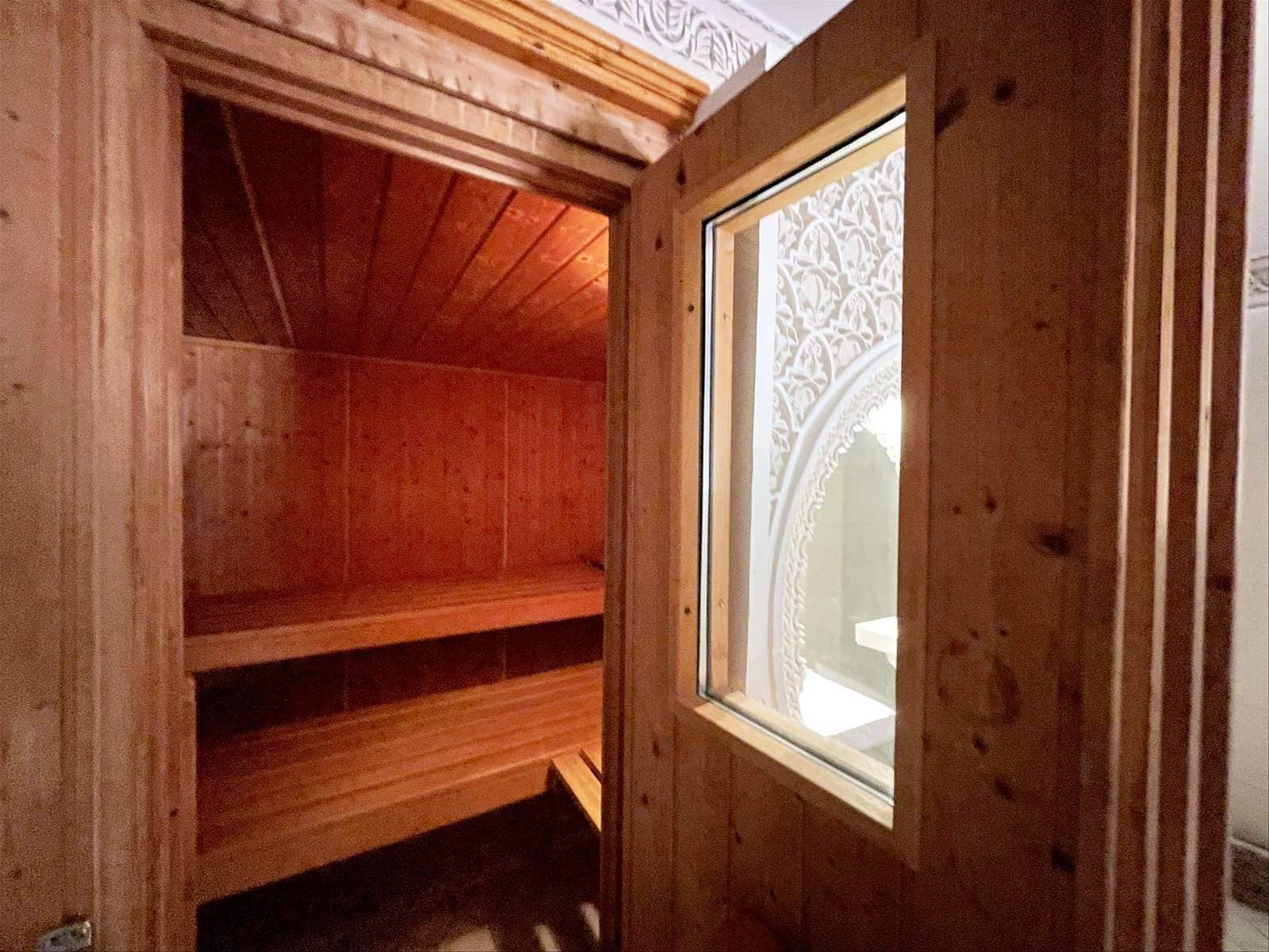 8 bedroom Villa for sale in Benissa with pool garage - € 995,000 (Ref: 8914797)