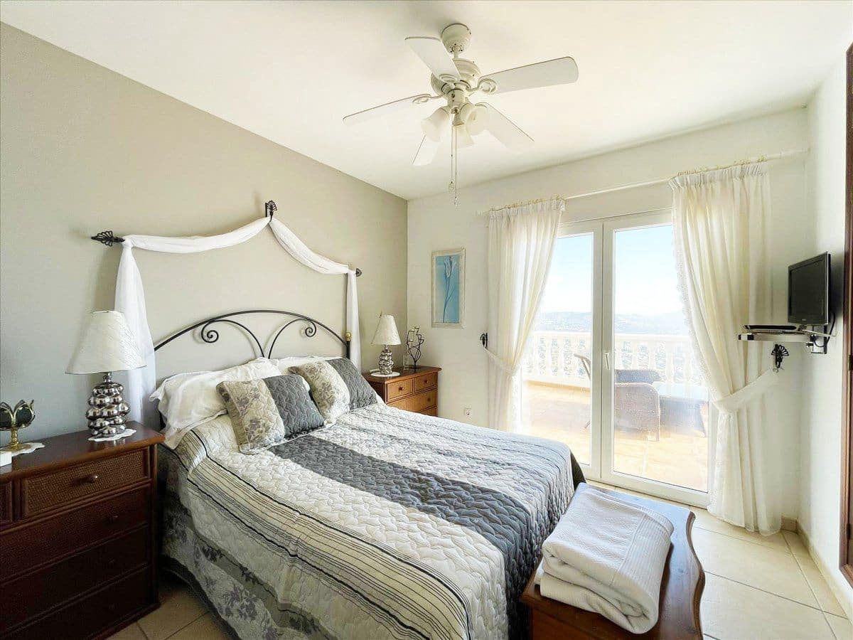 3 bedroom Villa for sale in Calpe / Calp with pool garage - € 699,500 (Ref: 8942660)