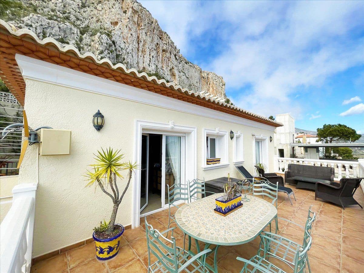 3 bedroom Villa for sale in Calpe / Calp with pool garage - € 699,500 (Ref: 8942660)