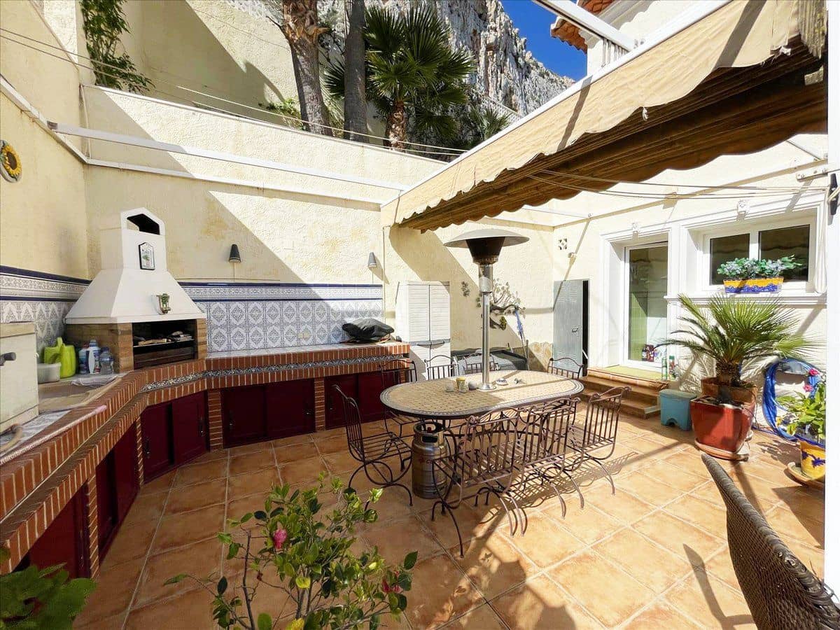 3 bedroom Villa for sale in Calpe / Calp with pool garage - € 699,500 (Ref: 8942660)