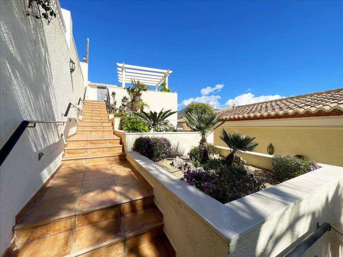 3 bedroom Villa for sale in Calpe / Calp with pool garage - € 699,500 (Ref: 8942660)