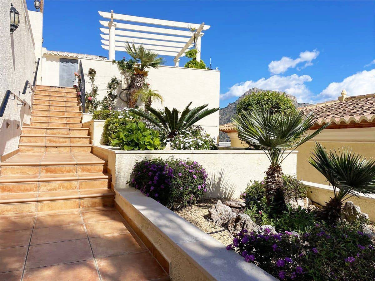 3 bedroom Villa for sale in Calpe / Calp with pool garage - € 699,500 (Ref: 8942660)