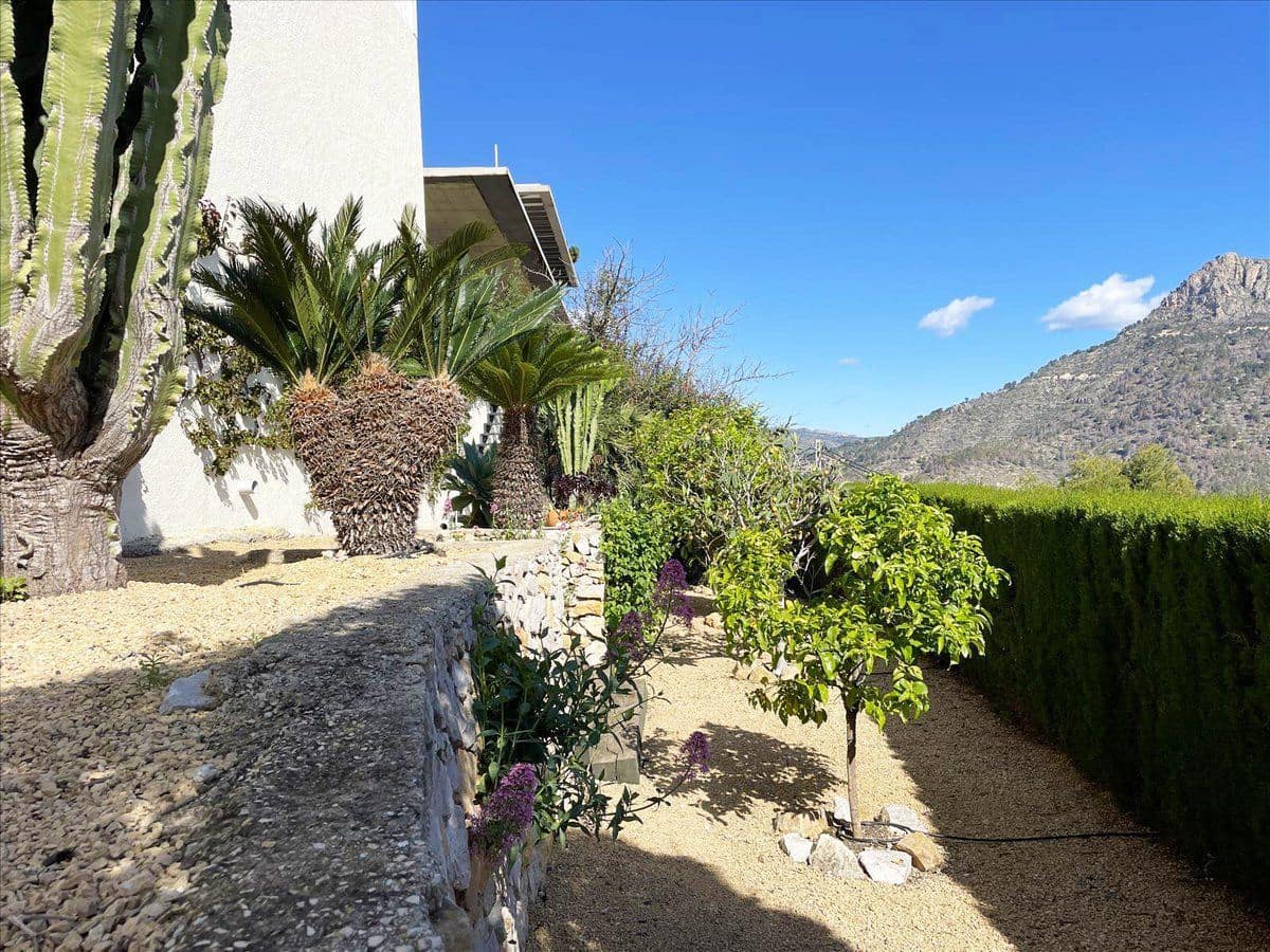 3 bedroom Villa for sale in Calpe / Calp with pool garage - € 699,500 (Ref: 8942660)