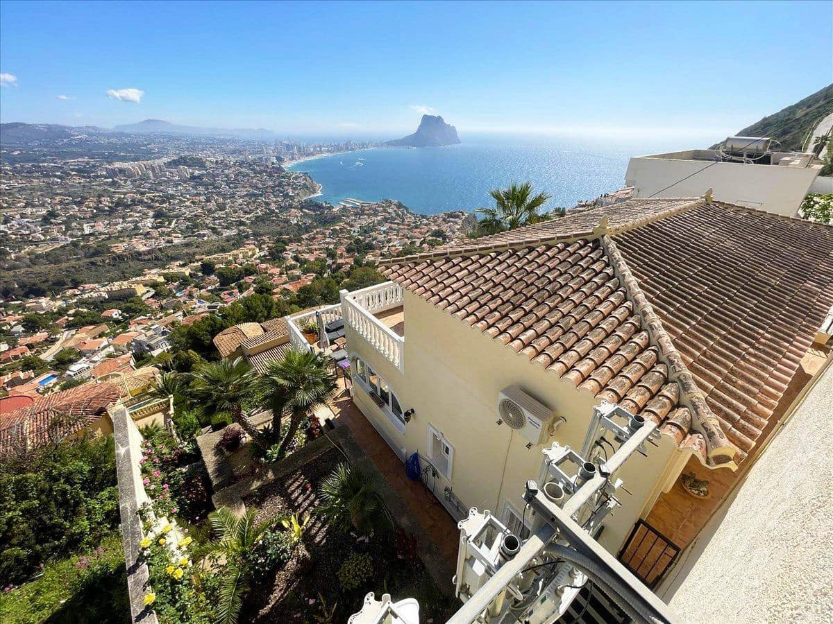 3 bedroom Villa for sale in Calpe / Calp with pool garage - € 699,500 (Ref: 8942660)