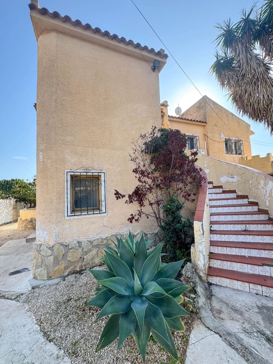 6 makuuhuone Huvila myytävänä paikassa Calpe / Calp mukana uima-altaan 
autotalli - 450 000 € (Ref: 8942664)